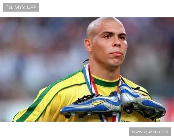 98世界杯冠军主教练带领法国走向辉煌的战术布局与背后故事解析 98世界杯冠军主教练带领法国走向辉煌的战术布局与背后故事解析