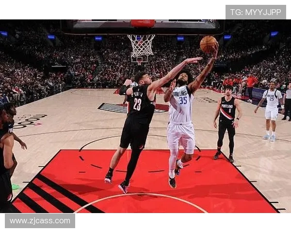 巴格利表现出色9投5中贡献15分13篮板领衔全队前场篮板数